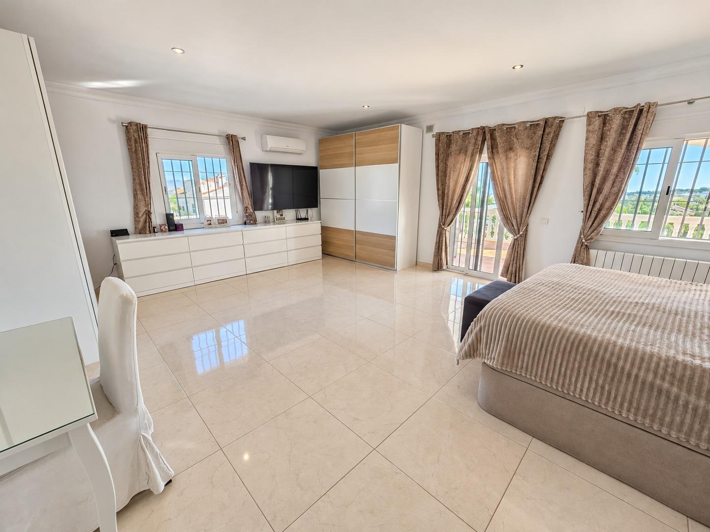 Villa for Sale in Alhaurín de la Torre