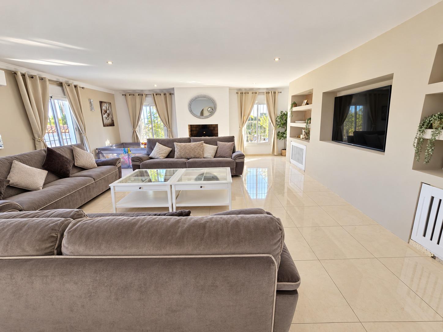 Villa for Sale in Alhaurín de la Torre