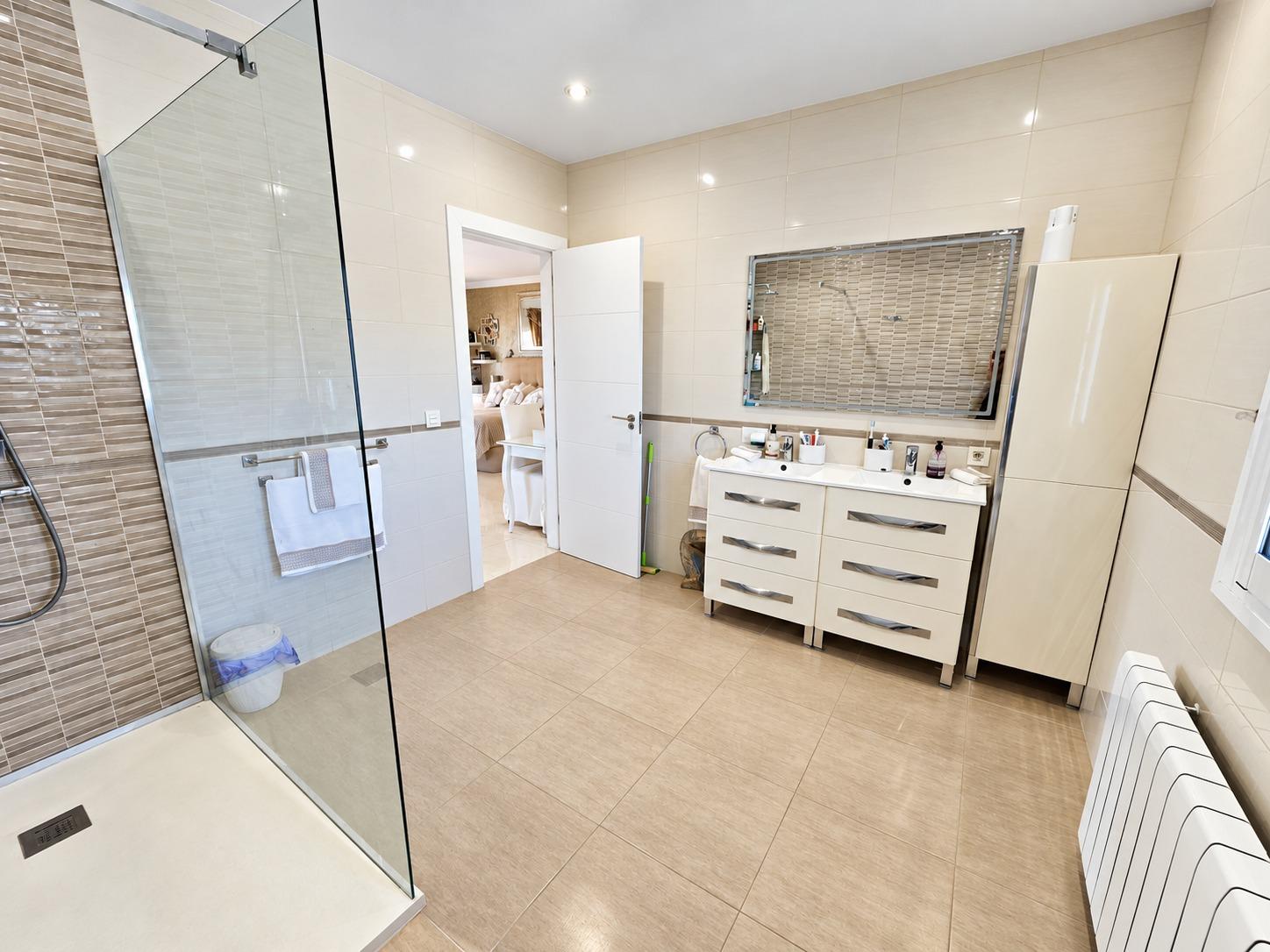 Villa for Sale in Alhaurín de la Torre