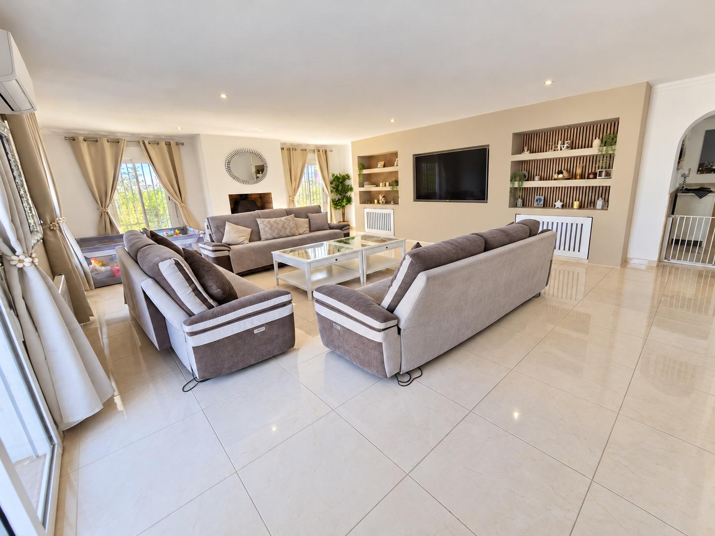 Villa for Sale in Alhaurín de la Torre