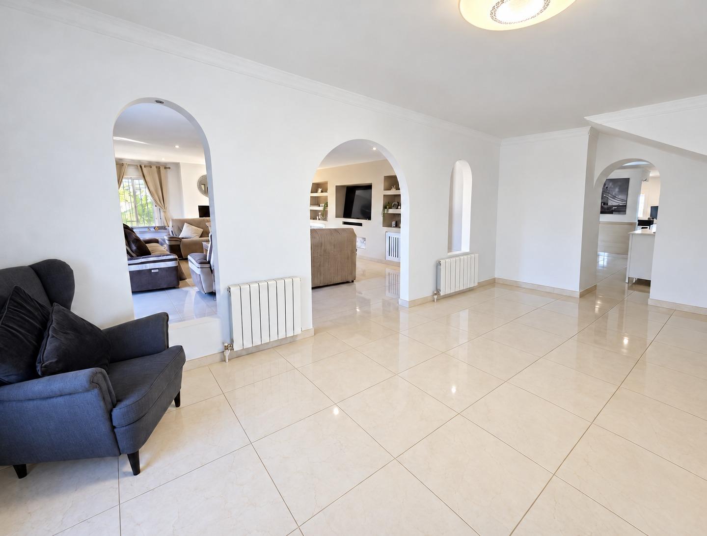 Villa for Sale in Alhaurín de la Torre