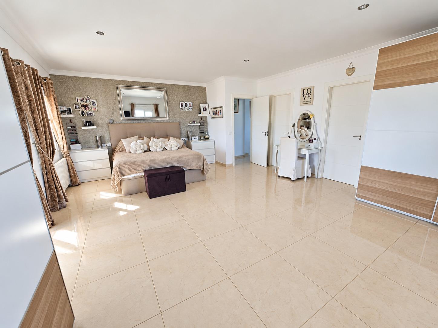 Villa for Sale in Alhaurín de la Torre