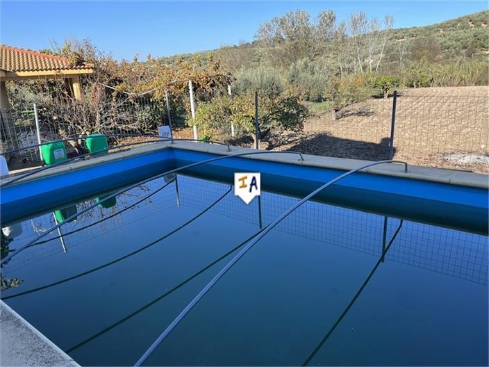 Villa for Sale in Castillo de Locubín