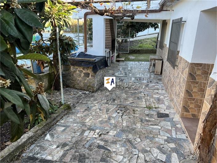 Villa for Sale in Castillo de Locubín