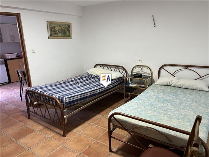 Villa for Sale in Castillo de Locubín
