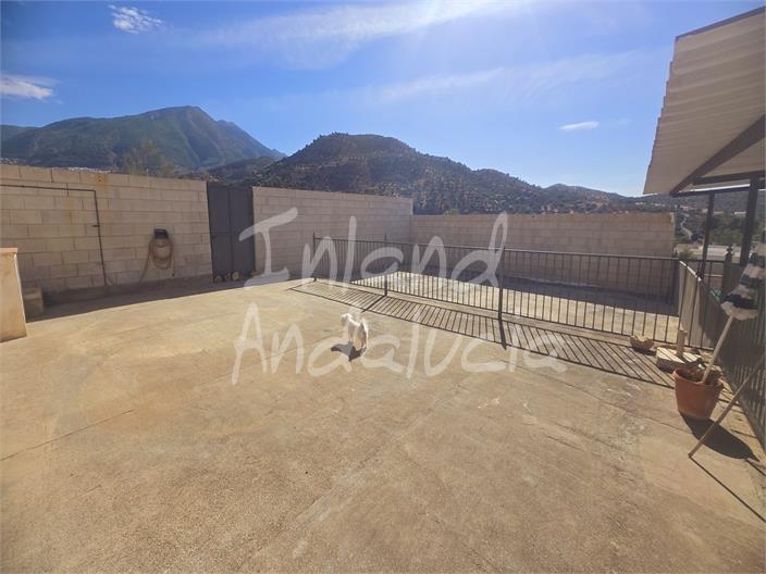 Chalet for Sale in Alcaucín