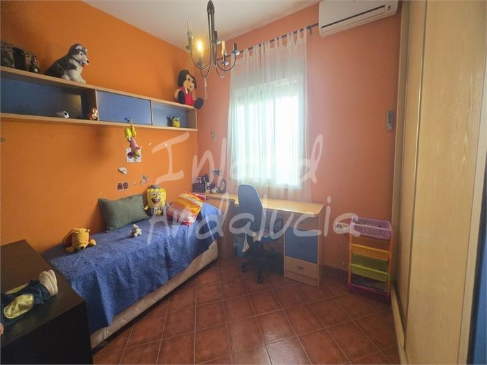 Chalet for Sale in Alcaucín