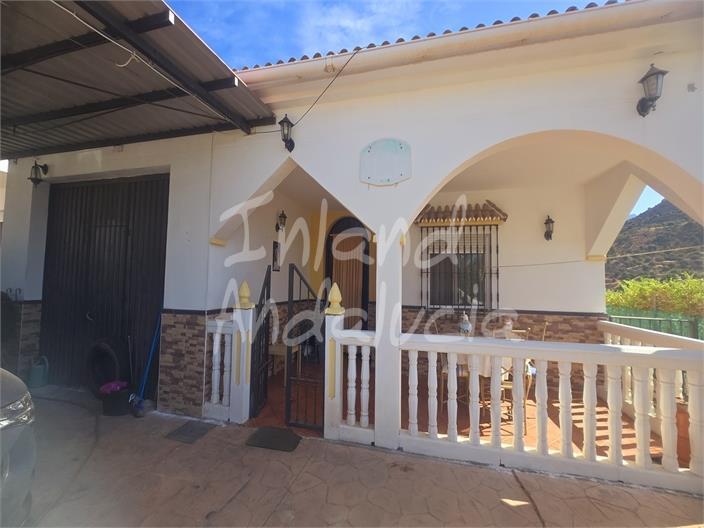 Chalet for Sale in Alcaucín