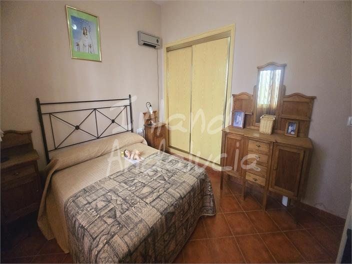 Chalet for Sale in Alcaucín