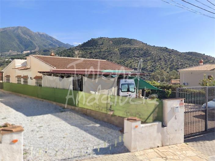 Chalet for Sale in Alcaucín
