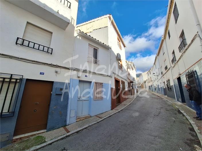 House for Sale in Valdepeñas de Jaén