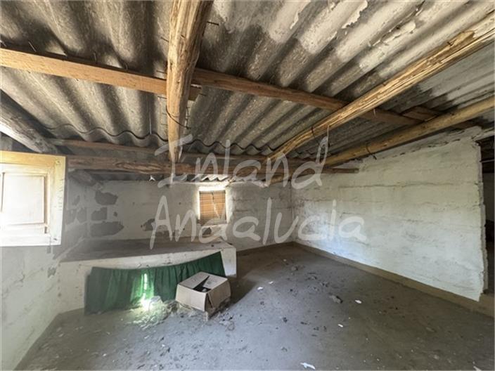Villa for Sale in Moclín