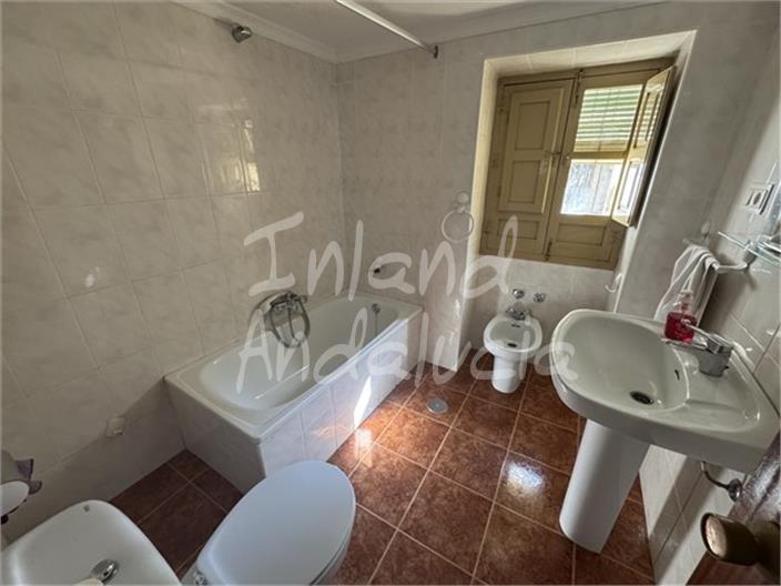Villa for Sale in Moclín