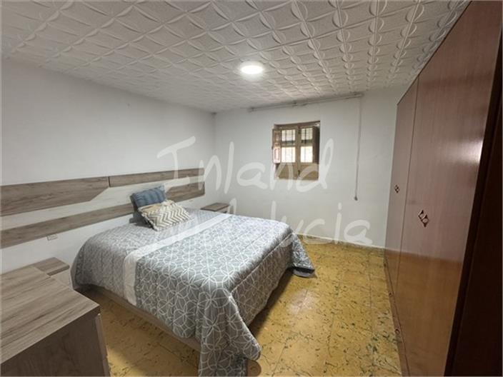 Villa for Sale in Moclín