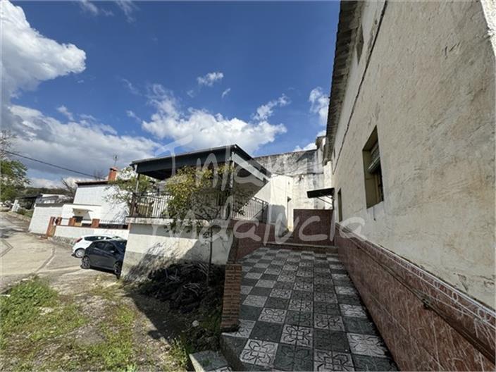 Villa for Sale in Moclín