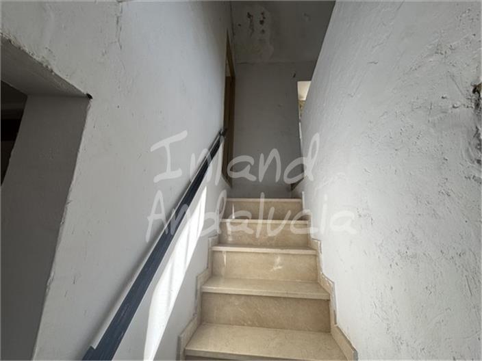 Villa for Sale in Moclín