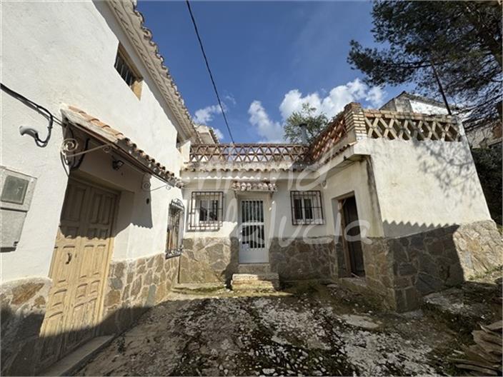 Villa for Sale in Moclín