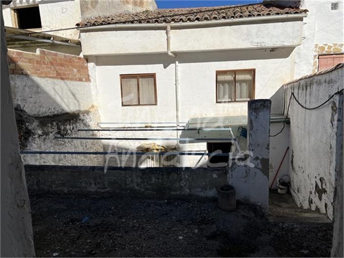 House for Sale in Castillo de Locubín