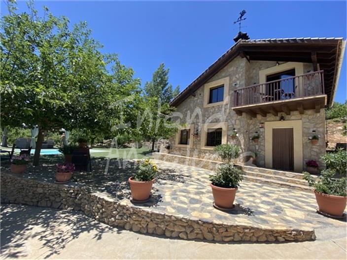Villa for Sale in Alcalá la Real