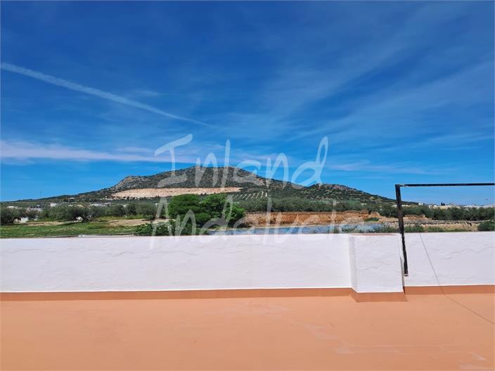 Villa for Sale in Lora de Estepa