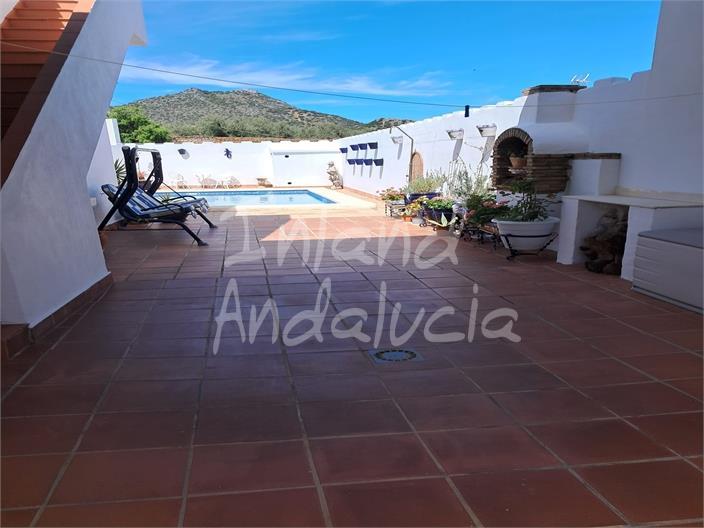 Villa for Sale in Lora de Estepa