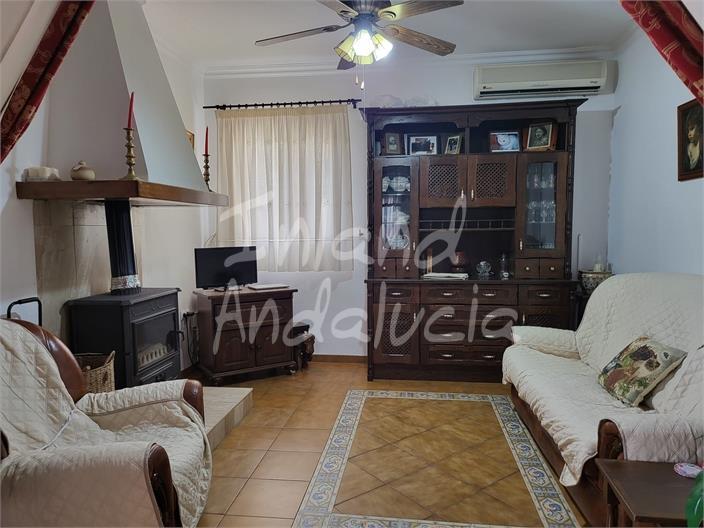 Villa for Sale in Lora de Estepa
