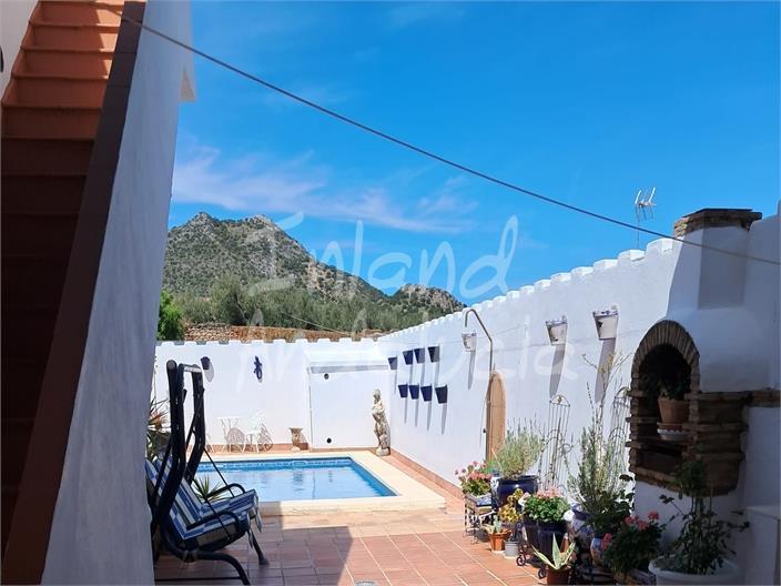 Villa for Sale in Lora de Estepa