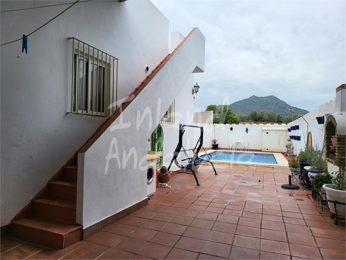 Villa for Sale in Lora de Estepa