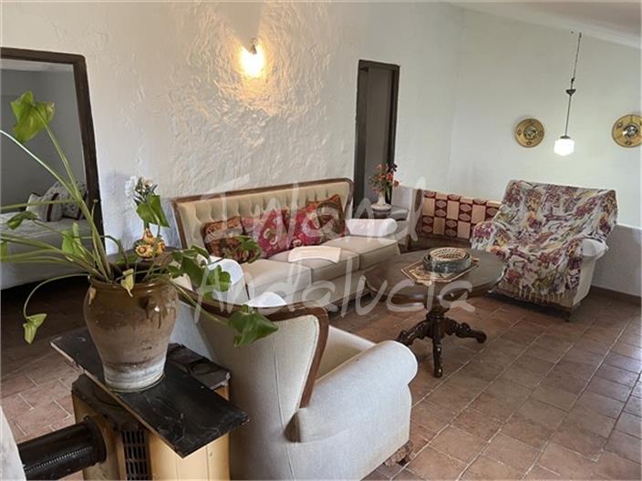 Villa for Sale in Castillo de Locubín