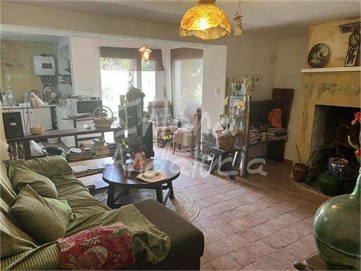 Villa for Sale in Castillo de Locubín