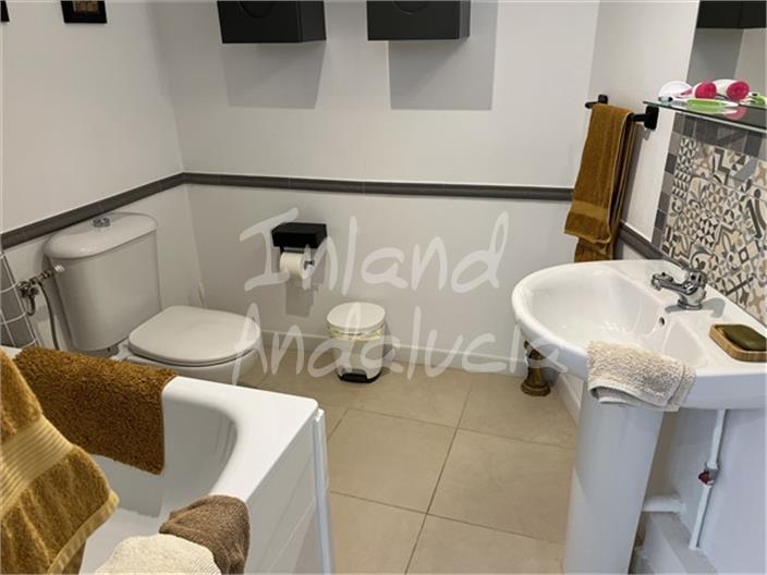 House for Sale in Castillo de Locubín