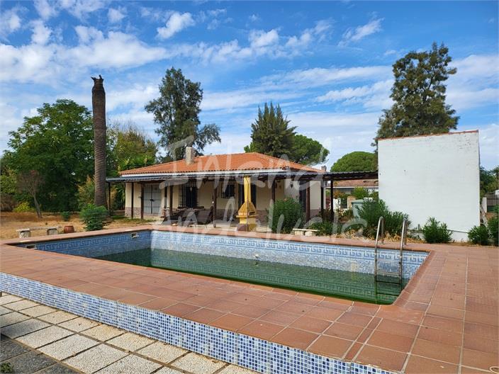 Villa for Sale in Marchena