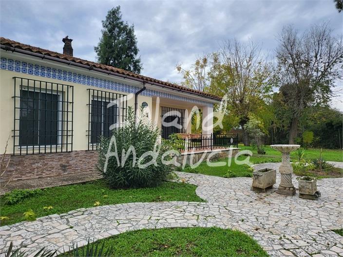 Villa for Sale in Marchena