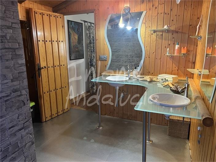 Villa for Sale in Alcalá la Real