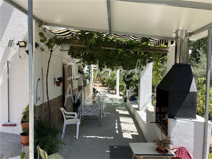 Villa for Sale in Castillo de Locubín