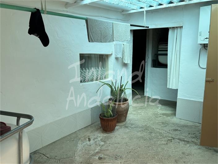 Villa for Sale in Castillo de Locubín