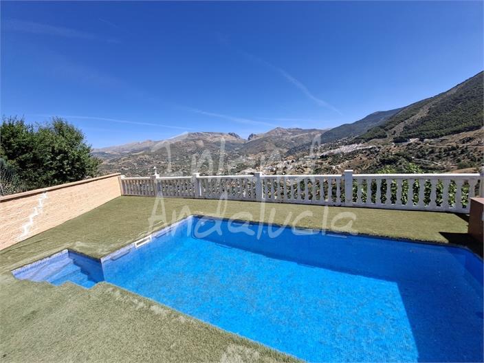 Chalet for Sale in Alcaucín