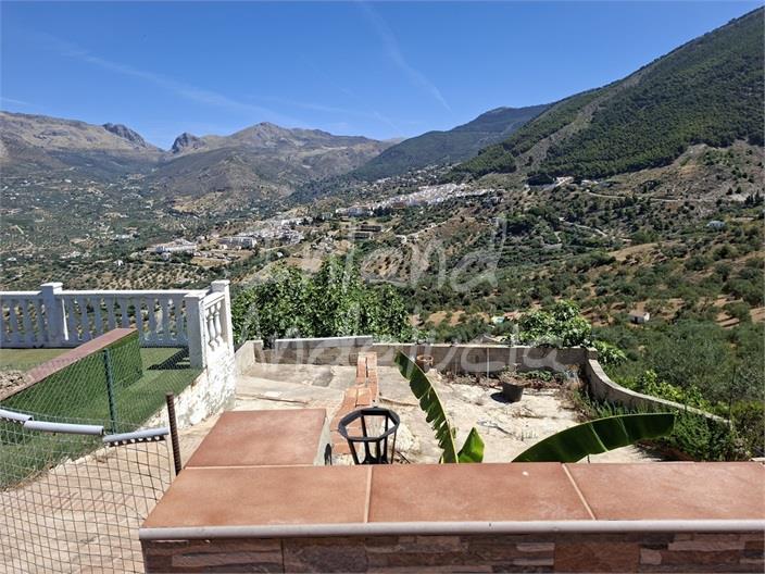 Chalet for Sale in Alcaucín