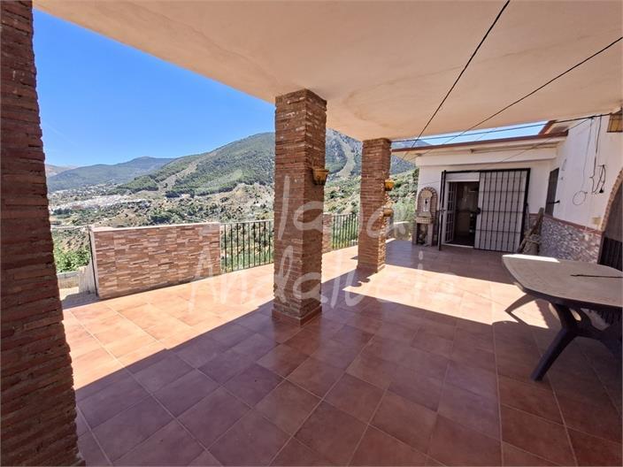 Chalet for Sale in Alcaucín