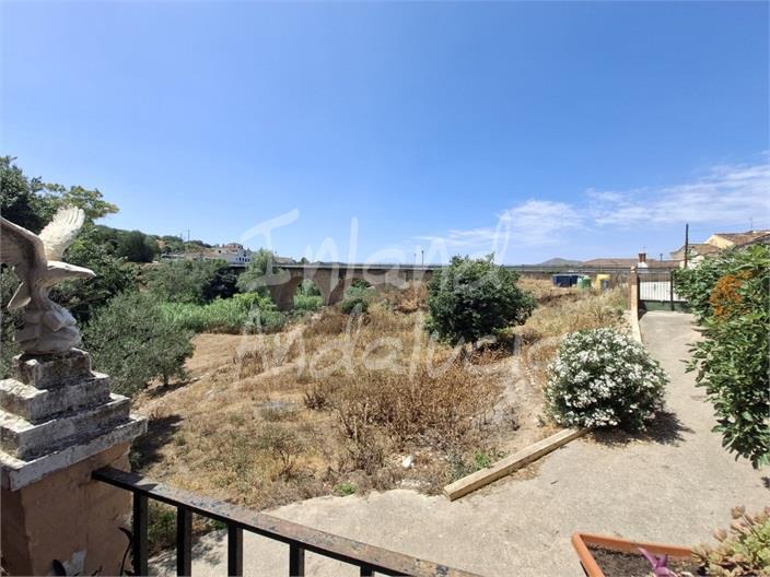 Villa for Sale in Alcaucín