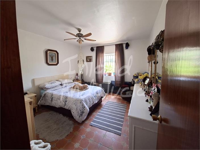 Villa for Sale in Alcaucín