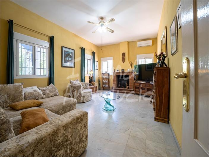 Villa for Sale in Marchena