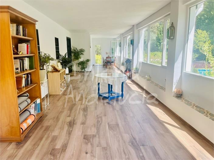 Villa for Sale in Villanueva del Arzobispo
