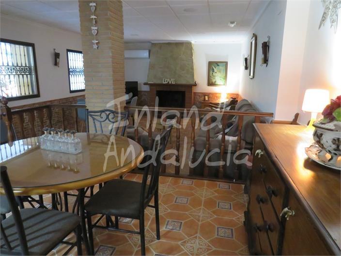 Villa for Sale in Villanueva del Arzobispo