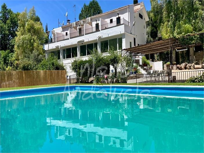 Villa for Sale in Villanueva del Arzobispo
