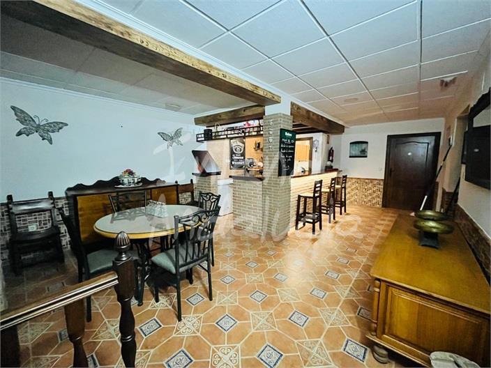 Villa for Sale in Villanueva del Arzobispo