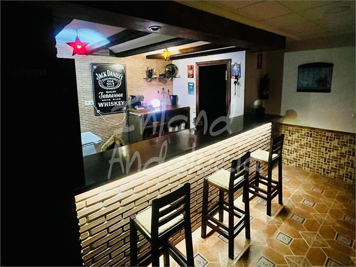 Villa for Sale in Villanueva del Arzobispo