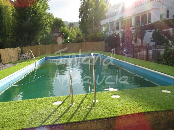 Villa for Sale in Villanueva del Arzobispo