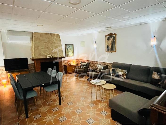 Villa for Sale in Villanueva del Arzobispo