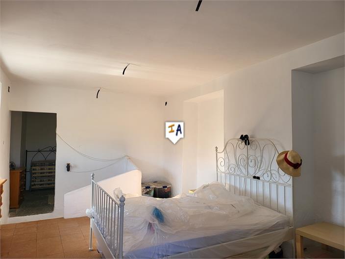 Villa for Sale in Montefrío